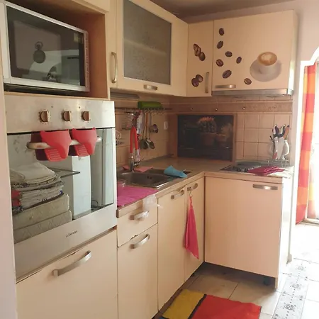 Джулия Vilă *