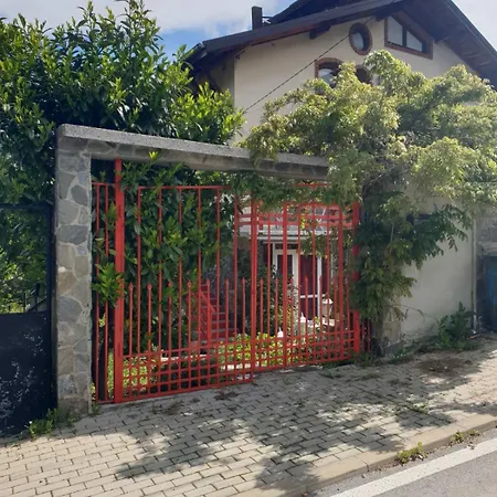 Джулия Vilă Sapareva Bania